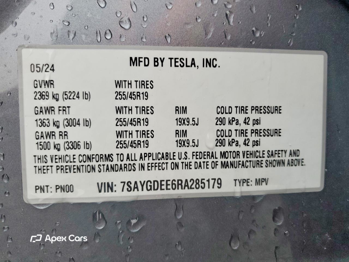 Tesla Model Y 2024