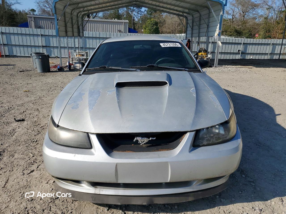 Ford Mustang 2000