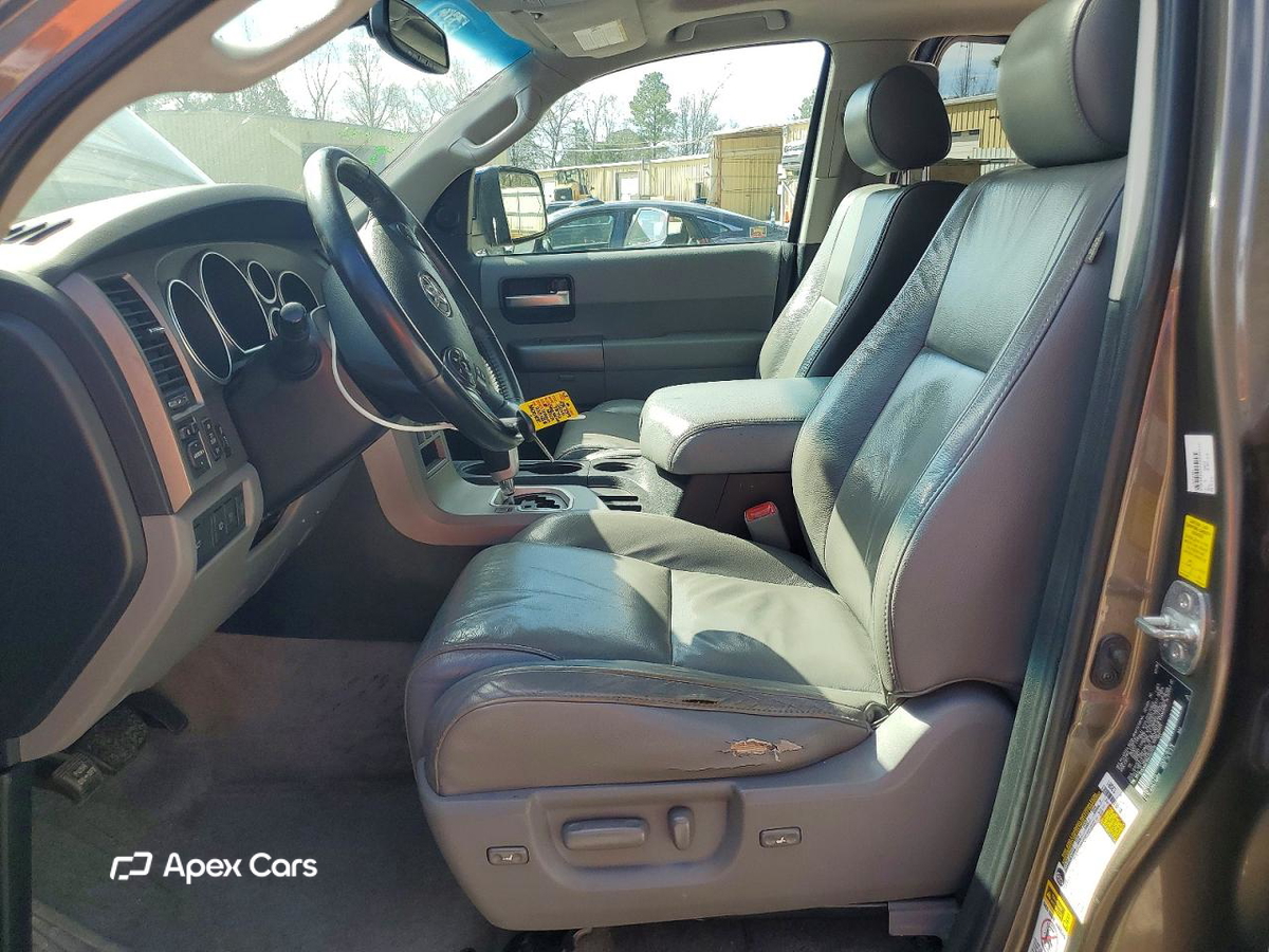 Toyota Sequoia 2010