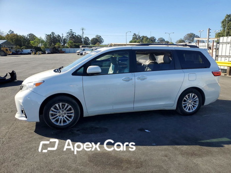 Toyota Sienna 2015 - Image 1 of 14