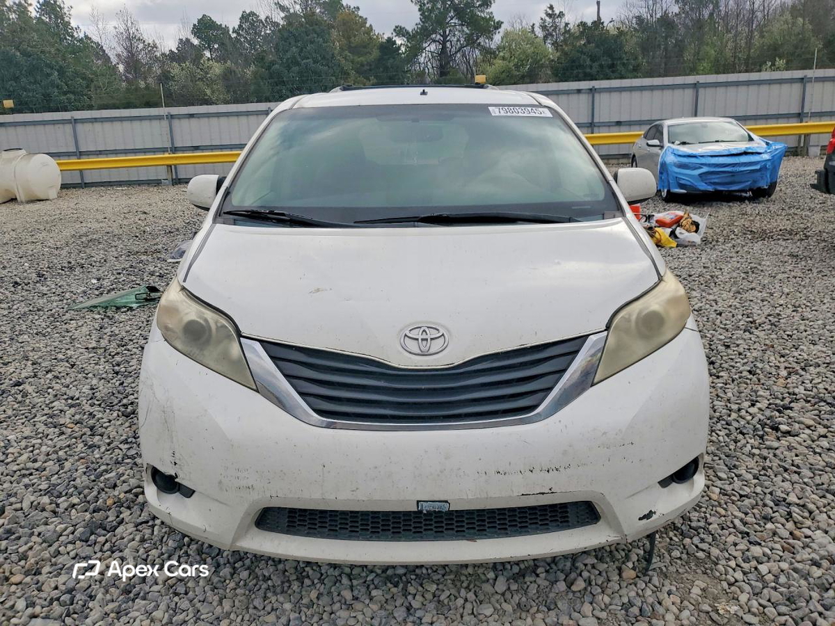 Toyota Sienna 2011