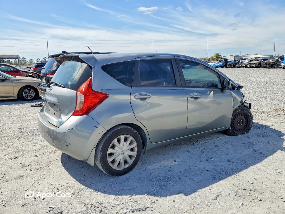 Nissan Versa 2015