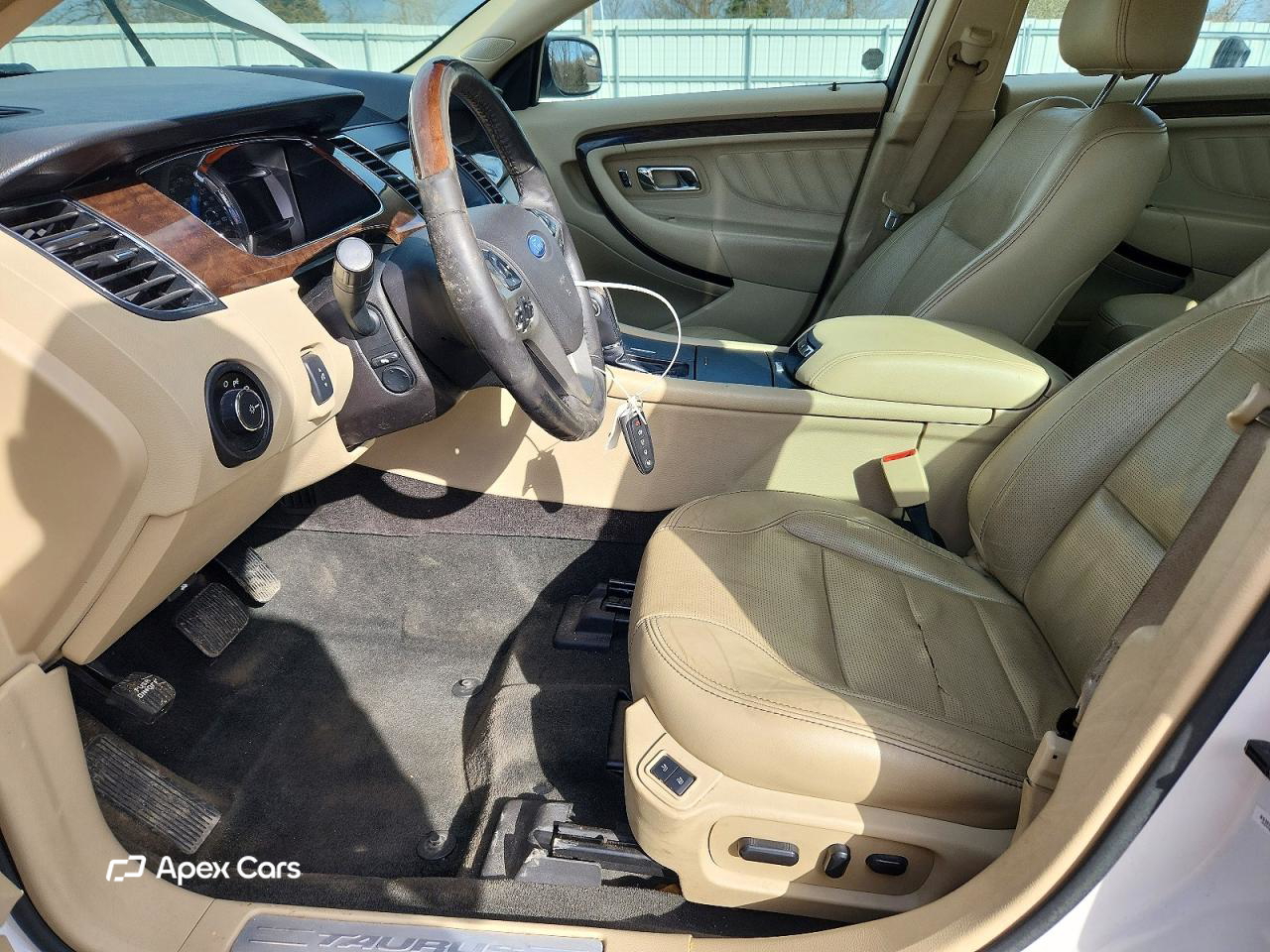Ford Taurus 2016