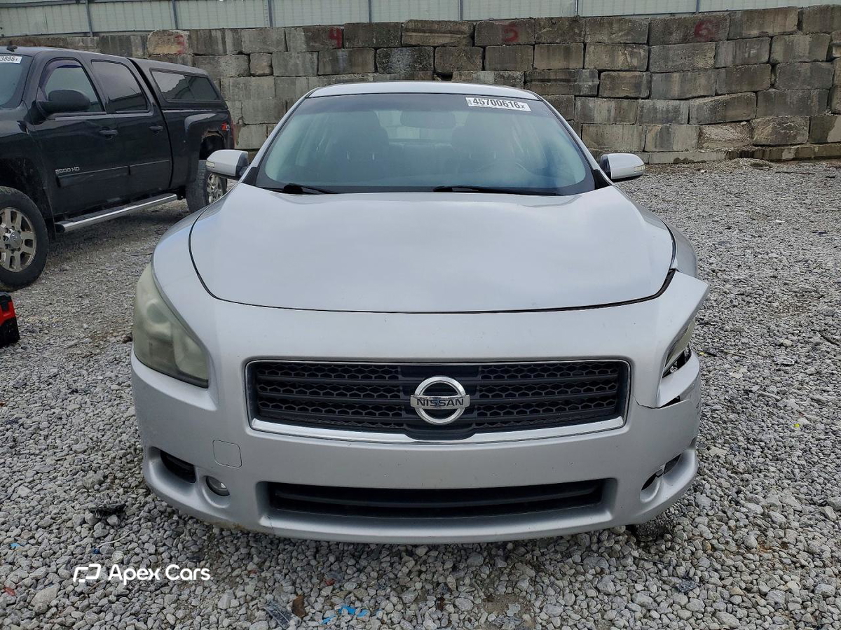 Nissan Maxima 2011