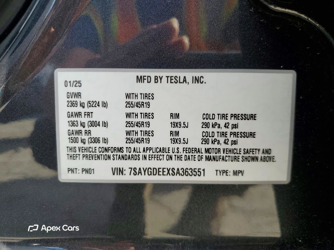 Tesla Model Y 2025