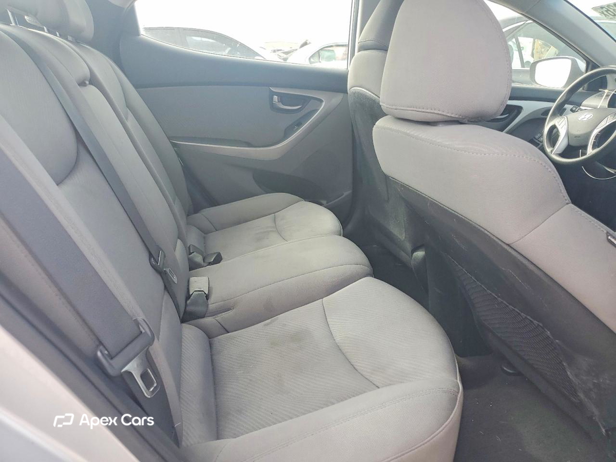 Hyundai Elantra 2012