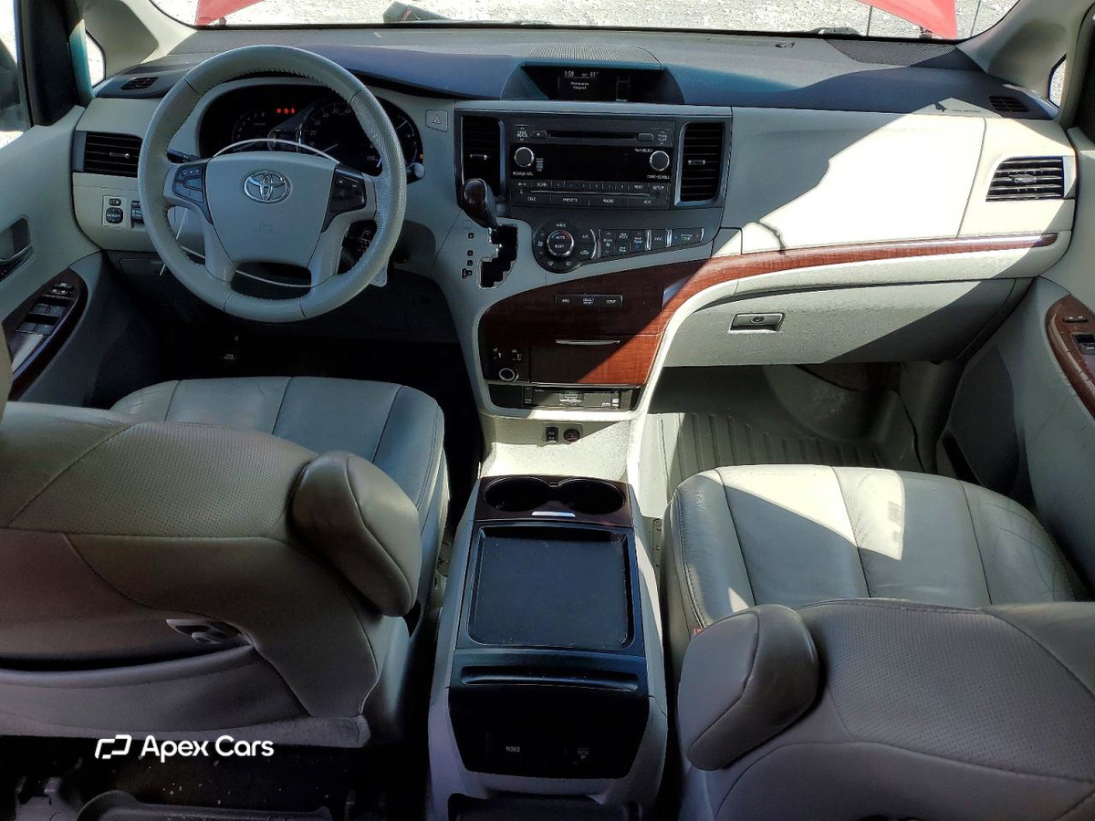 Toyota Sienna 2011