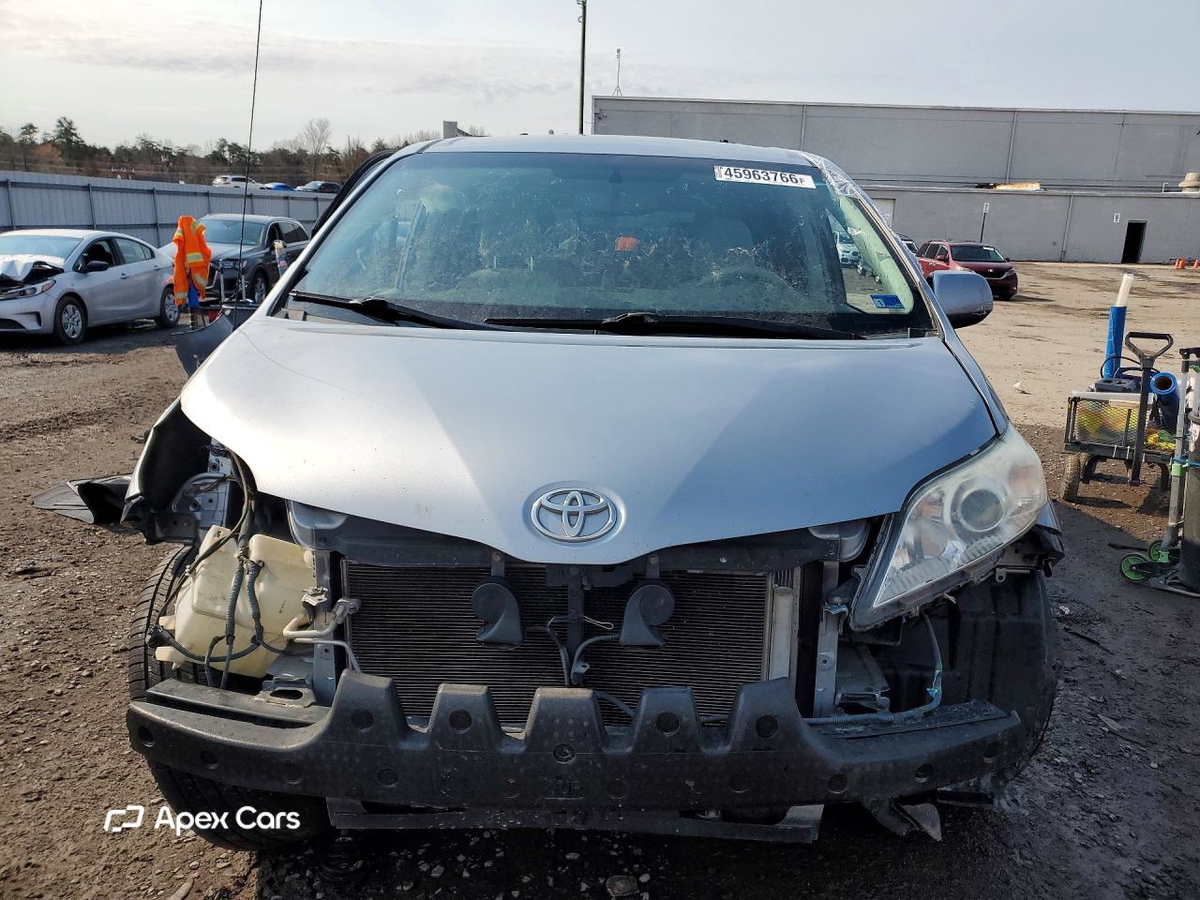 Toyota Sienna 2011