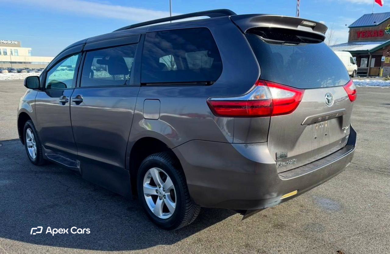 Toyota Sienna 2016