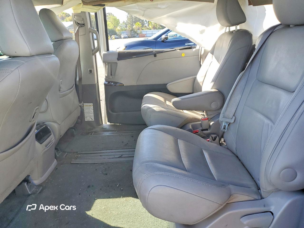 Toyota Sienna 2015