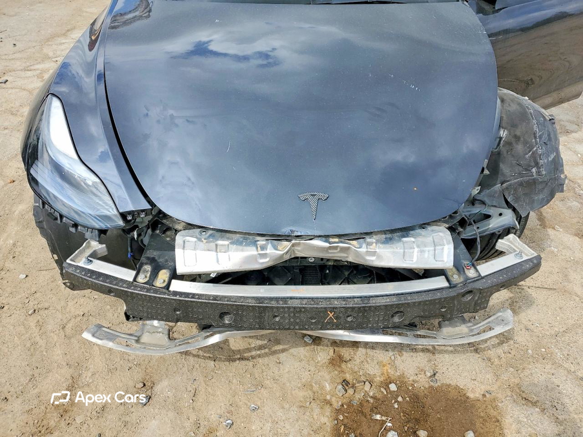 Tesla Model Y 2025