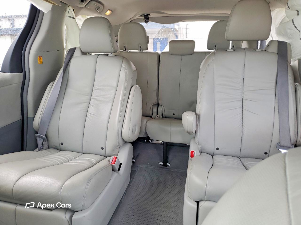 Toyota Sienna 2011