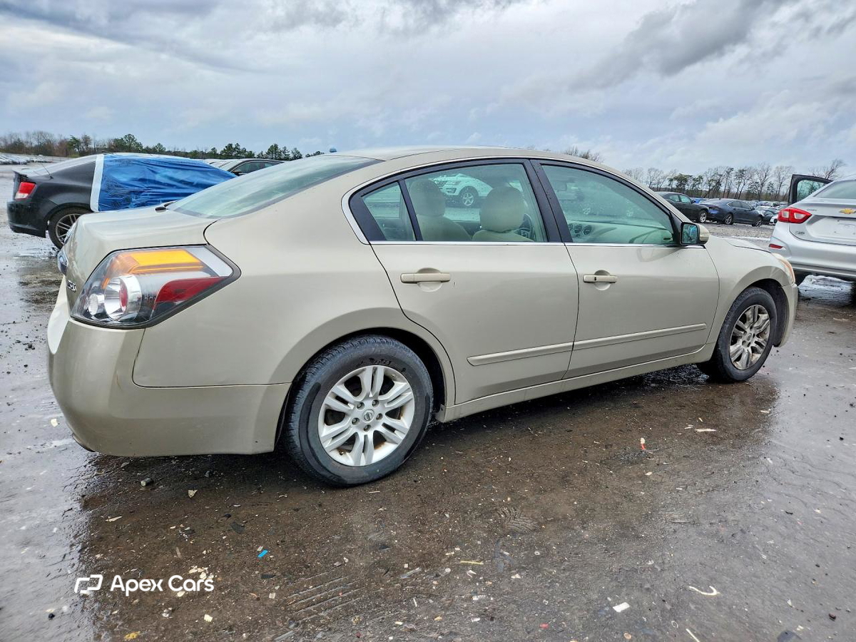 Nissan Altima 2010