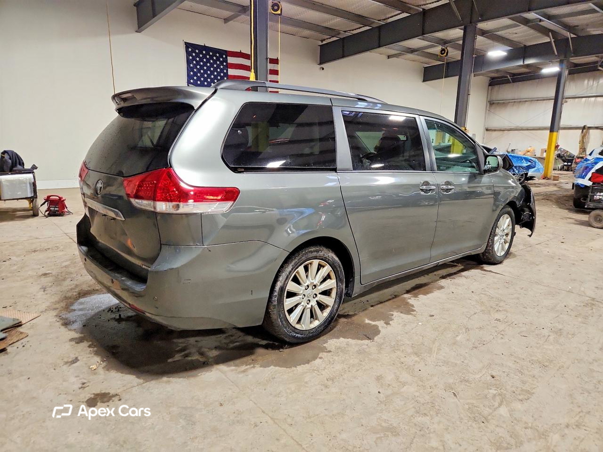 Toyota Sienna 2011