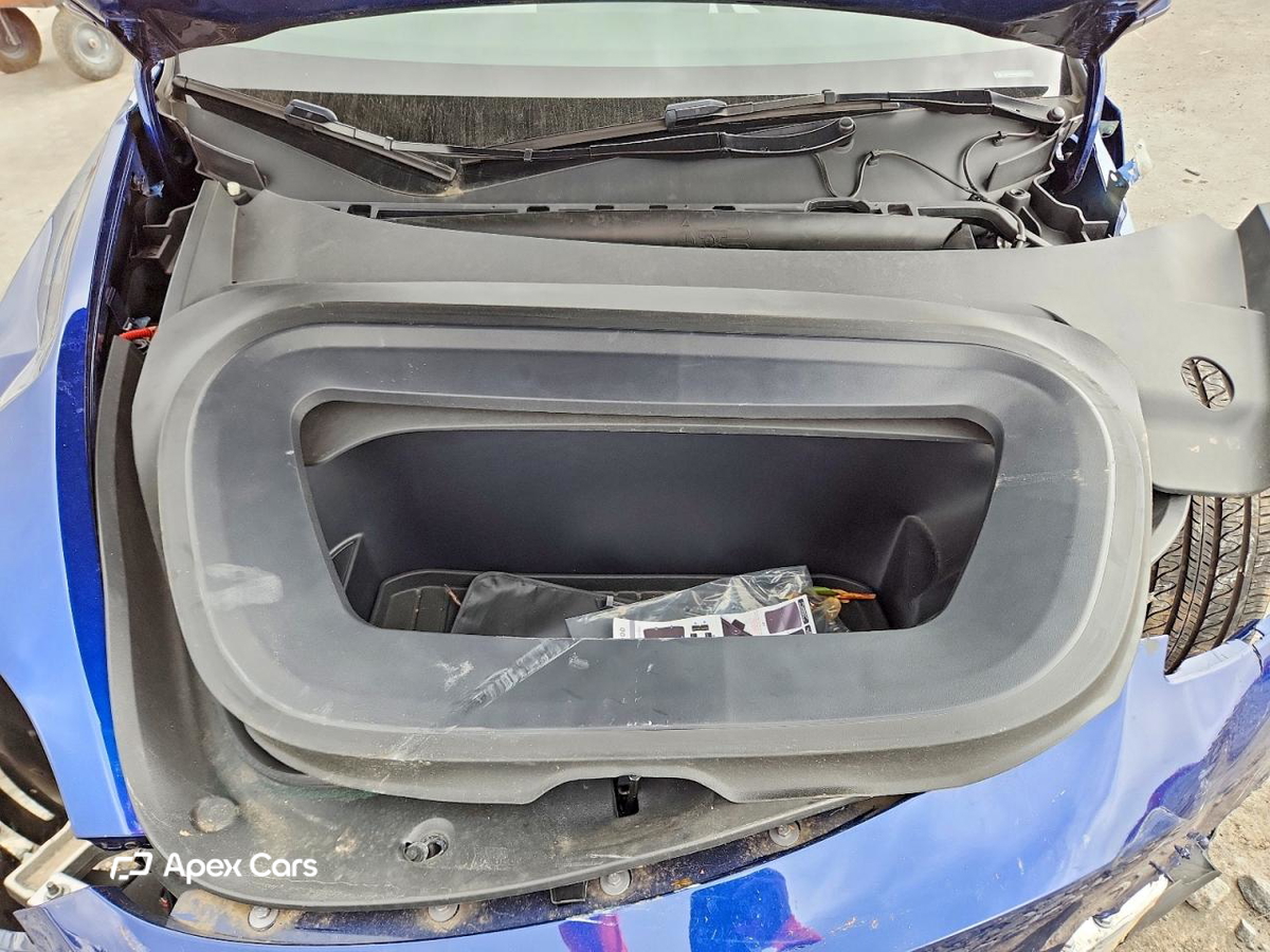 Tesla Model Y 2025