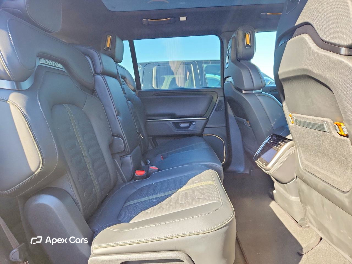 Rivian R1S 2025