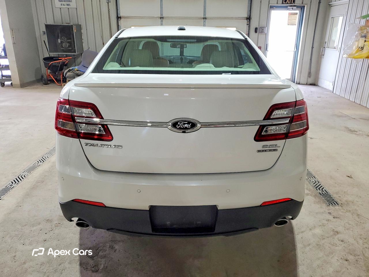 Ford Taurus 2016