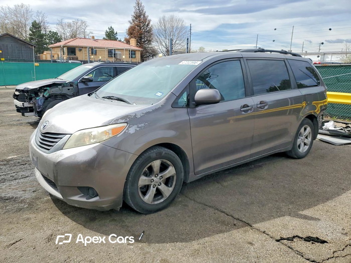 2011 Toyota Sienna - Image 1 of 5