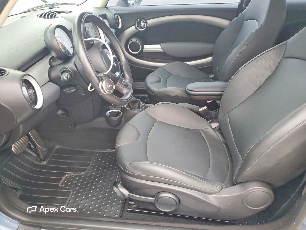 MINI Cooper 2011