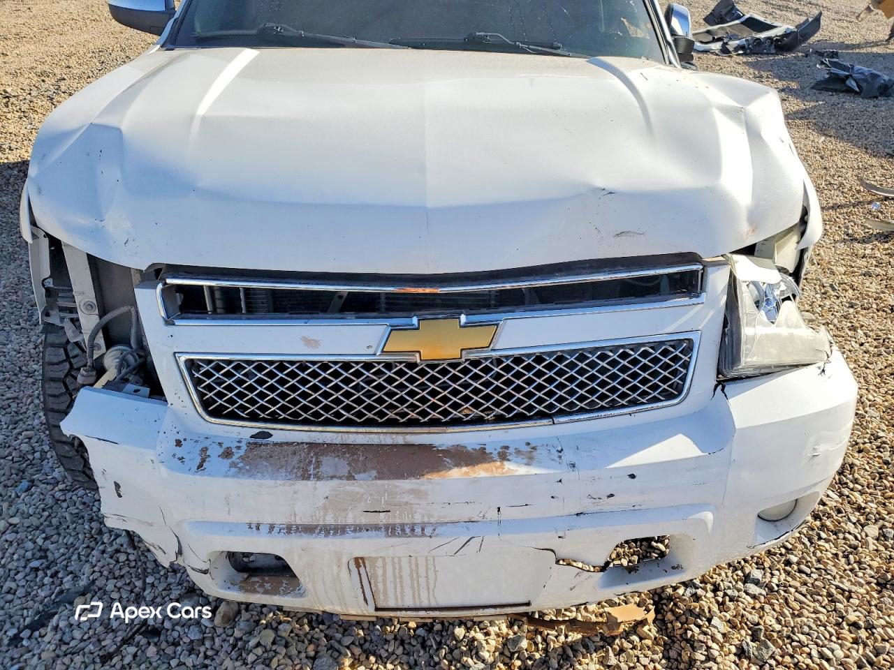 Chevrolet Suburban 2012