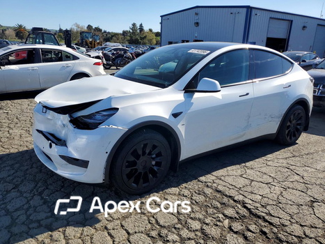 Tesla Model Y 2021 - Image 1 of 13