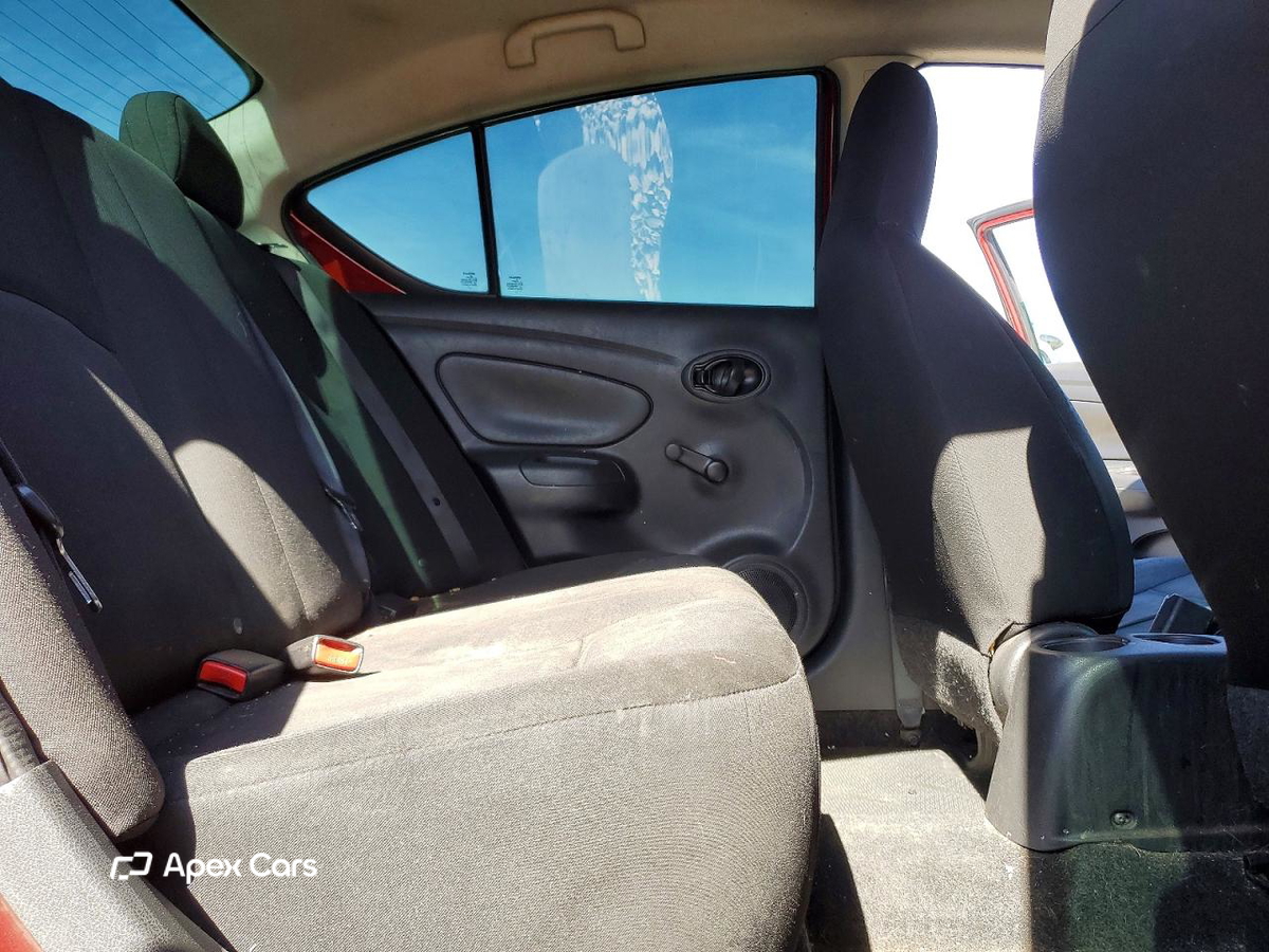Nissan Versa 2015