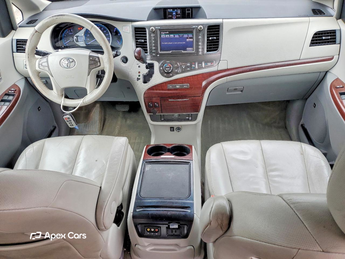 Toyota Sienna 2012