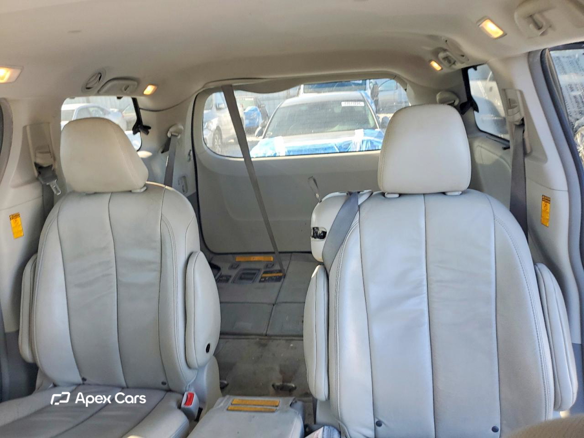 Toyota Sienna 2014