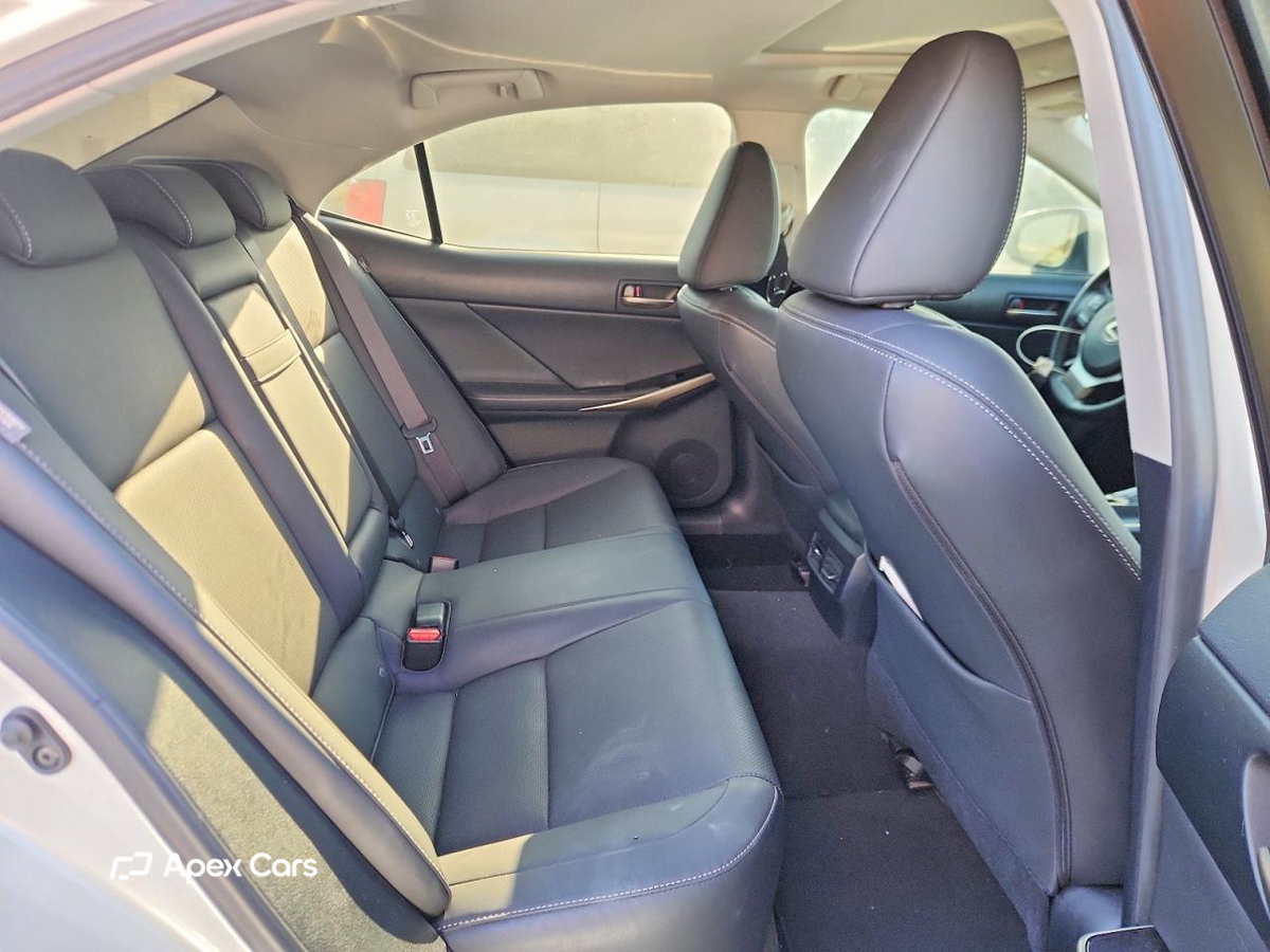 Lexus IS 2019