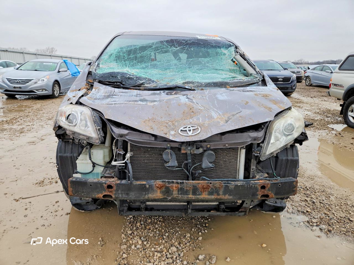 Toyota Sienna 2011