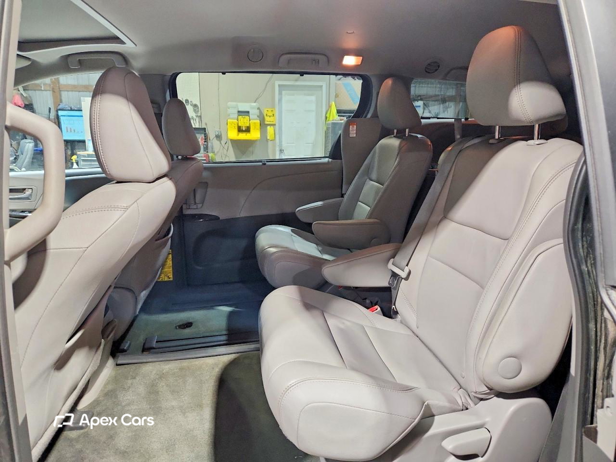 Toyota Sienna 2015