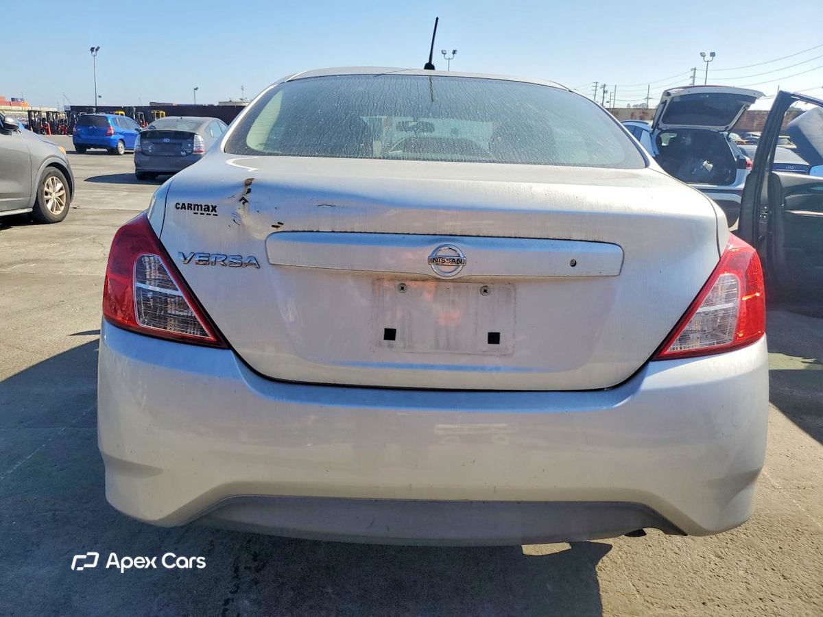 Nissan Versa 2016