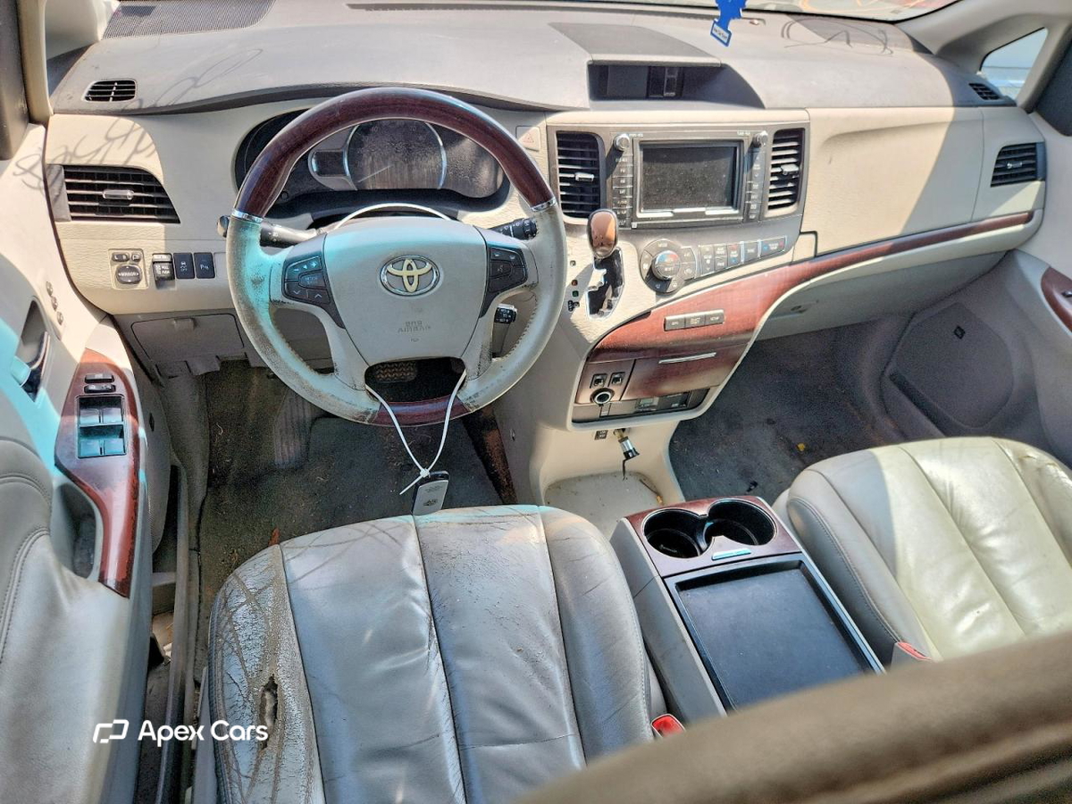 Toyota Sienna 2011