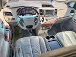 Toyota Sienna 2011