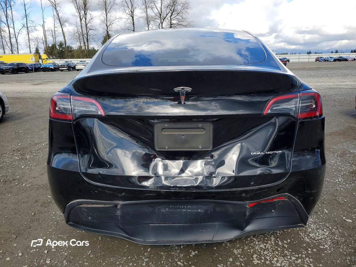 Tesla Model Y 2024