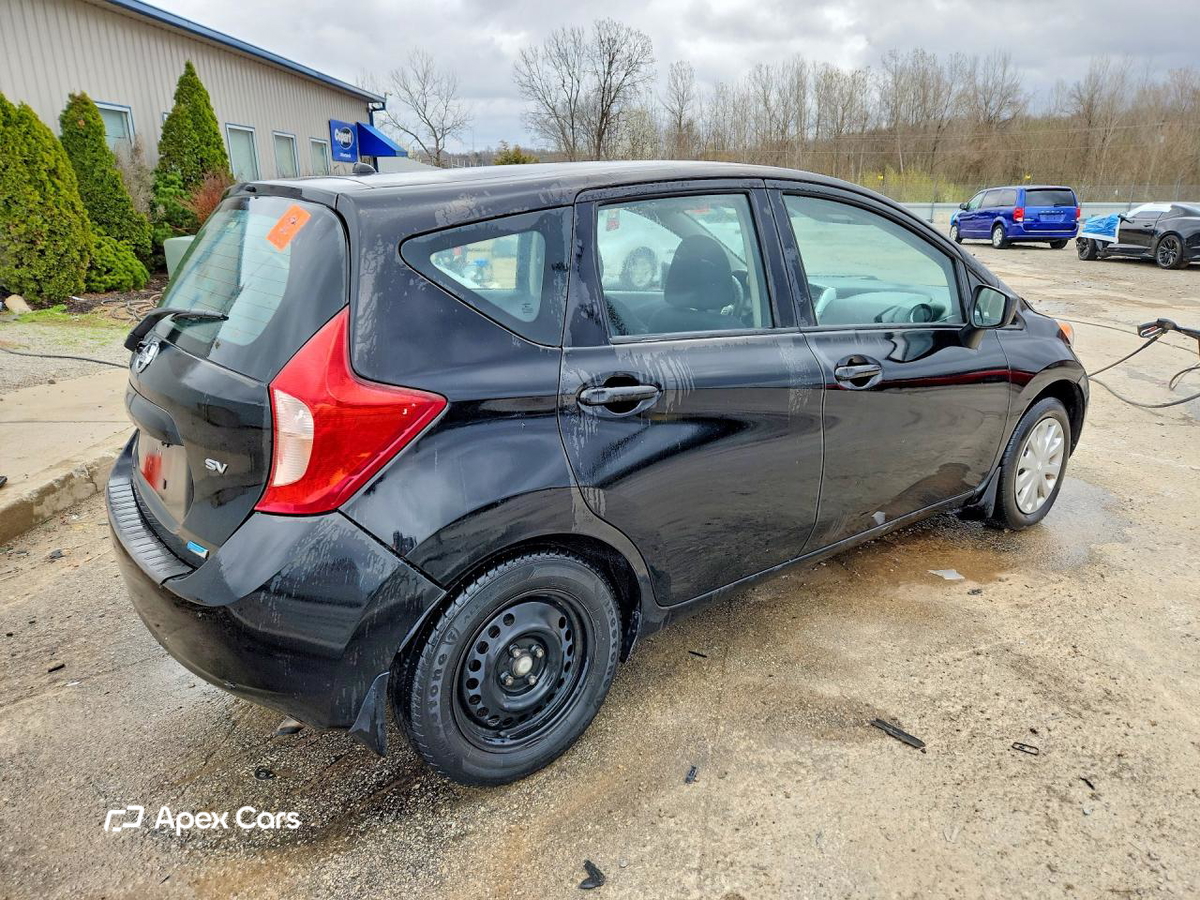Nissan Versa 2015