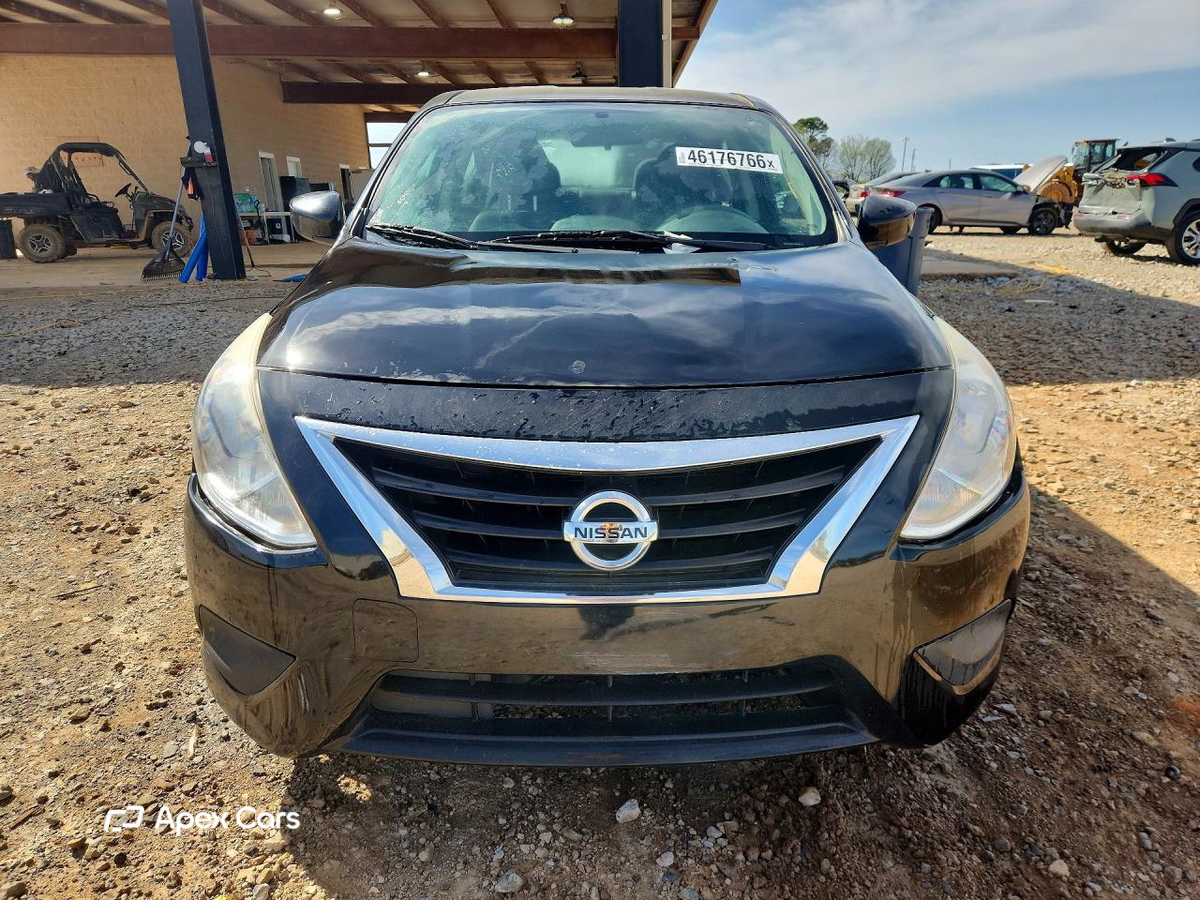 Nissan Versa 2015