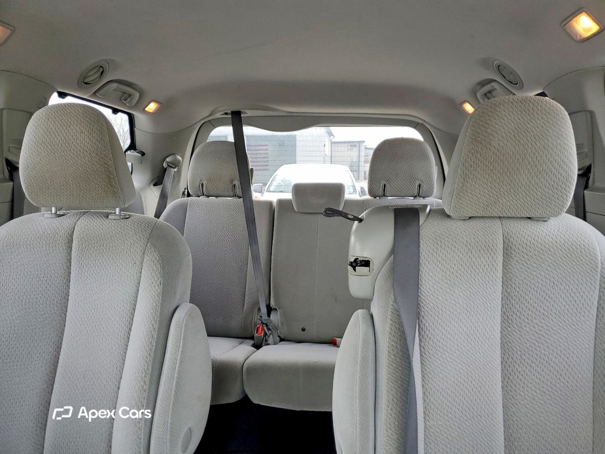 Toyota Sienna 2011