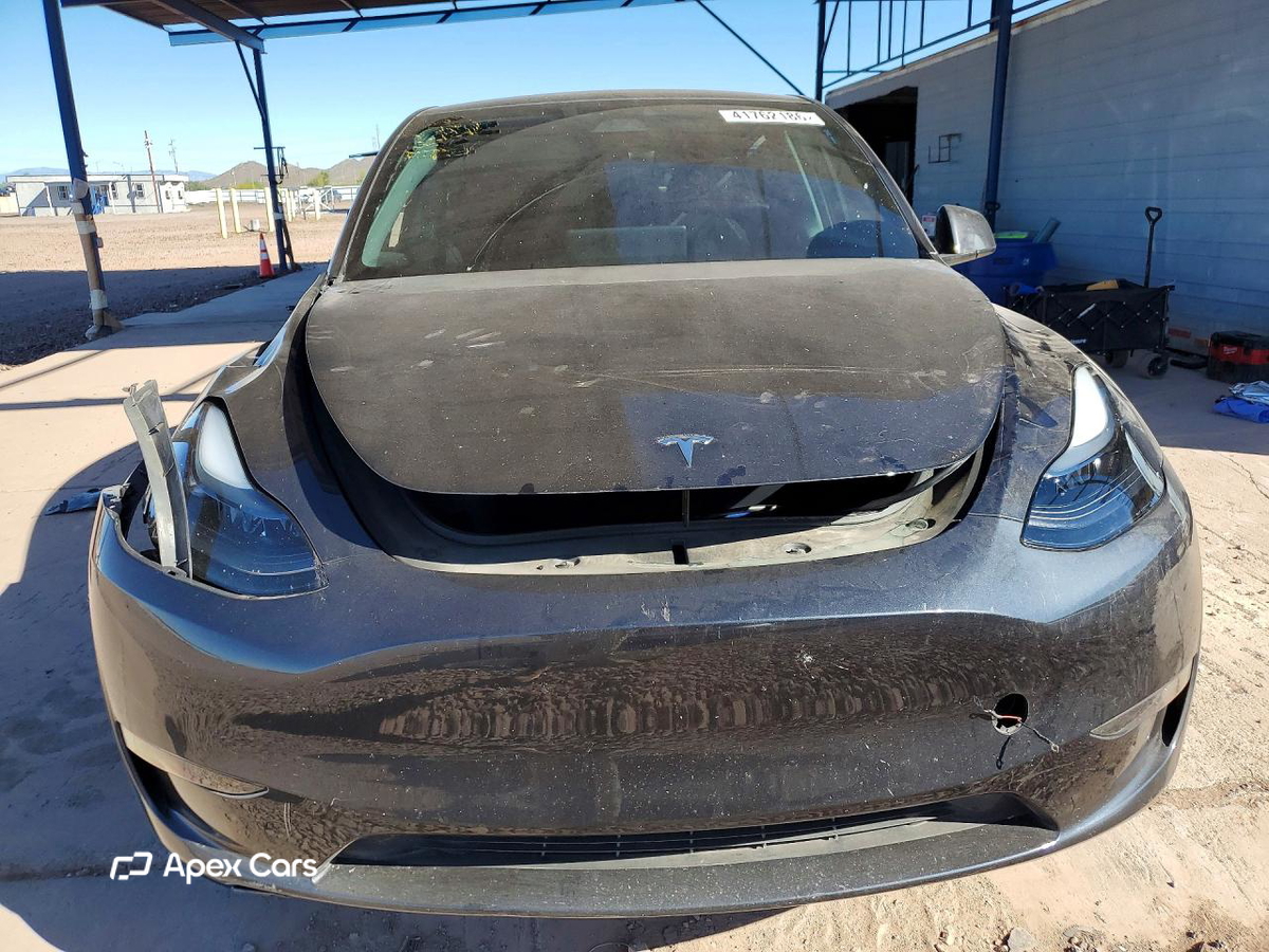 Tesla Model Y 2025
