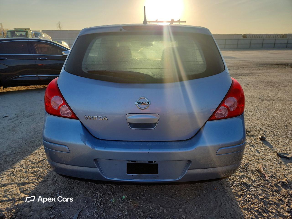 Nissan Versa 2011