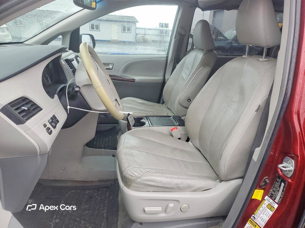 Toyota Sienna 2012
