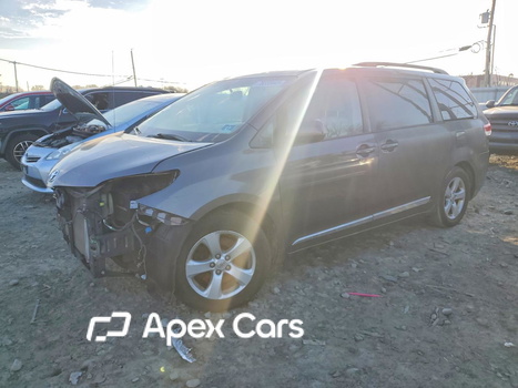 Toyota Sienna 2014 - Image 1 of 14