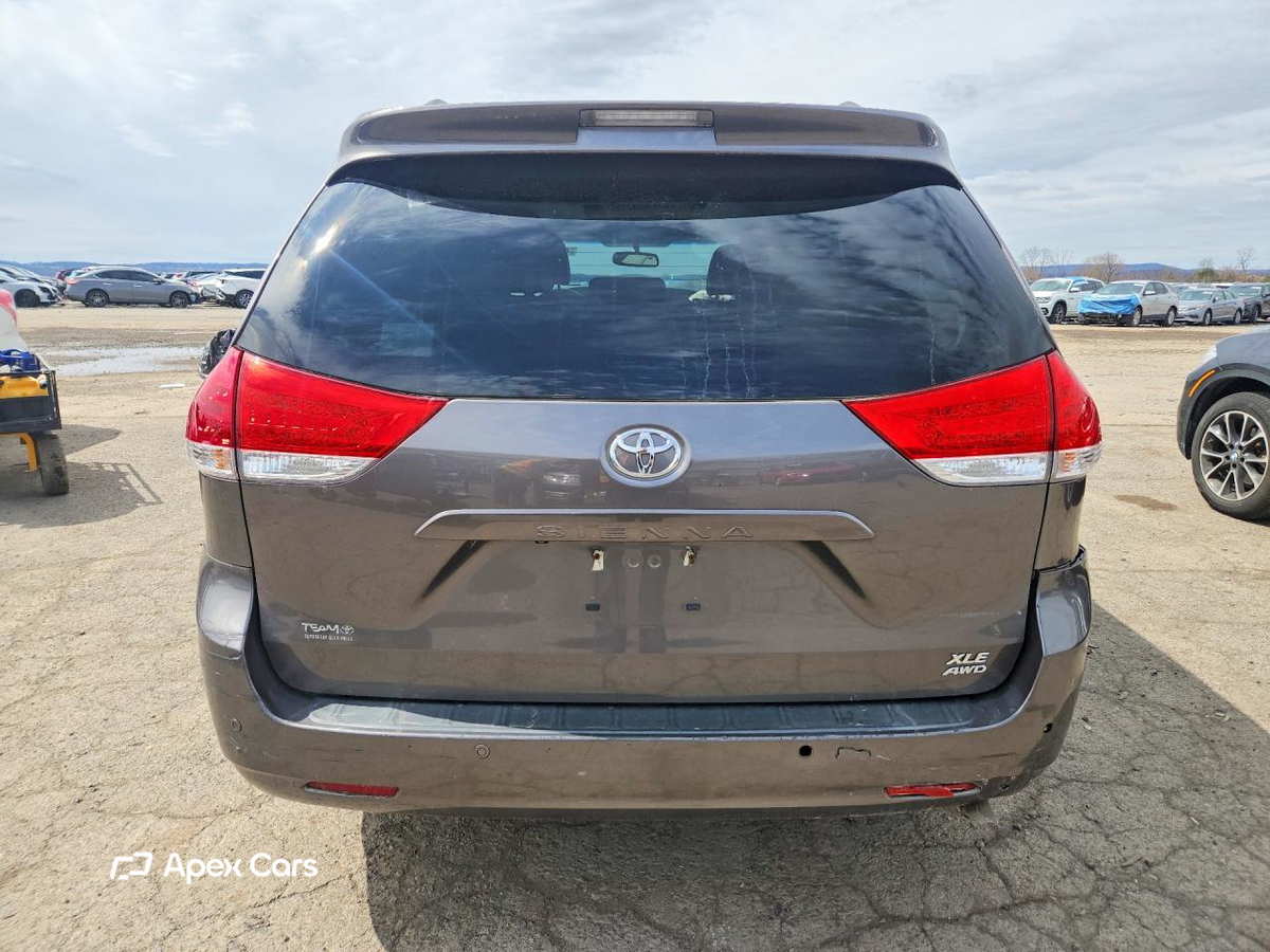 Toyota Sienna 2014