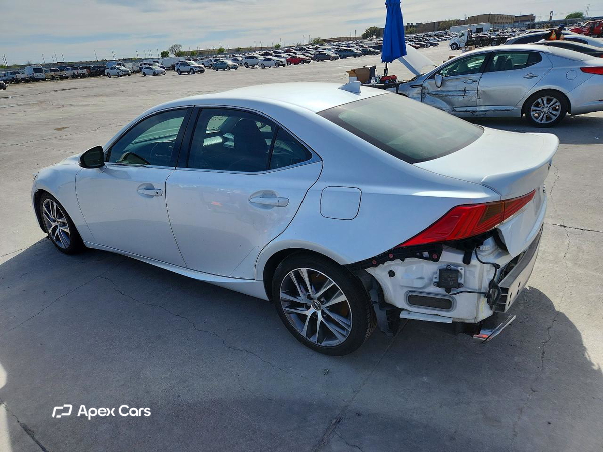 Lexus IS 2019