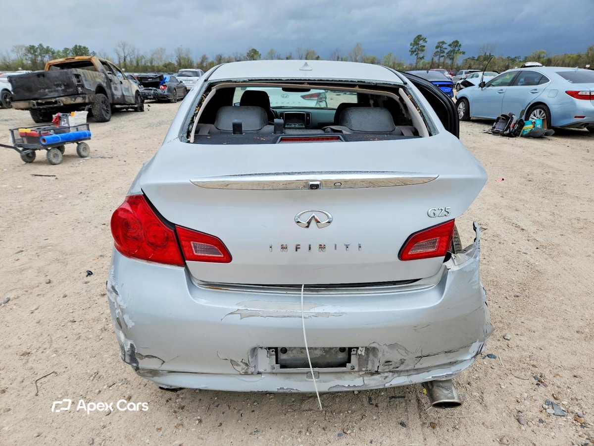 Infiniti G 2011