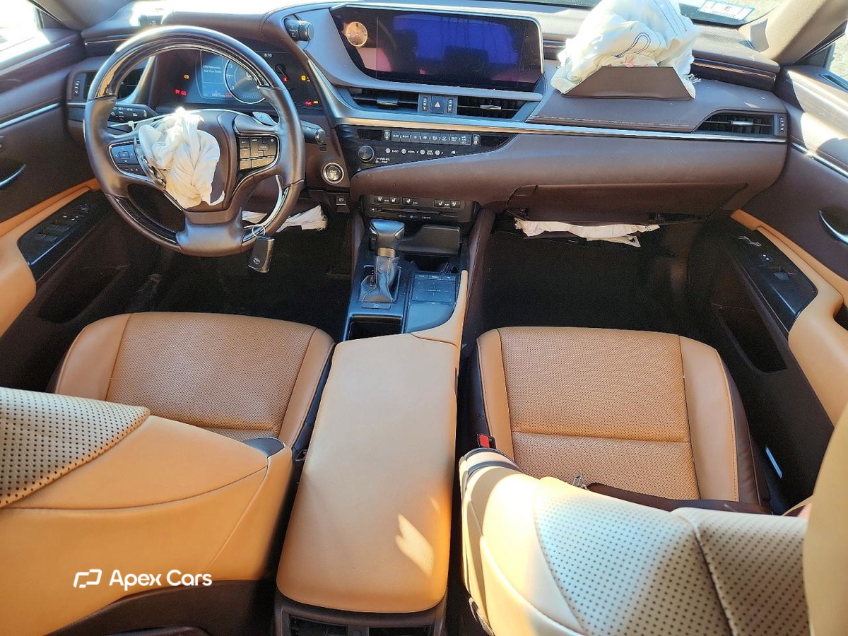 Lexus ES 2019