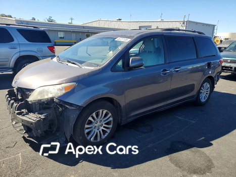 Toyota Sienna 2015 - Image 1 of 12