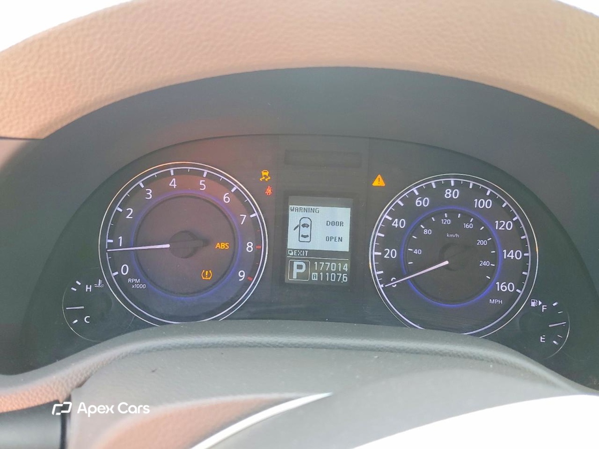 Infiniti G 2011