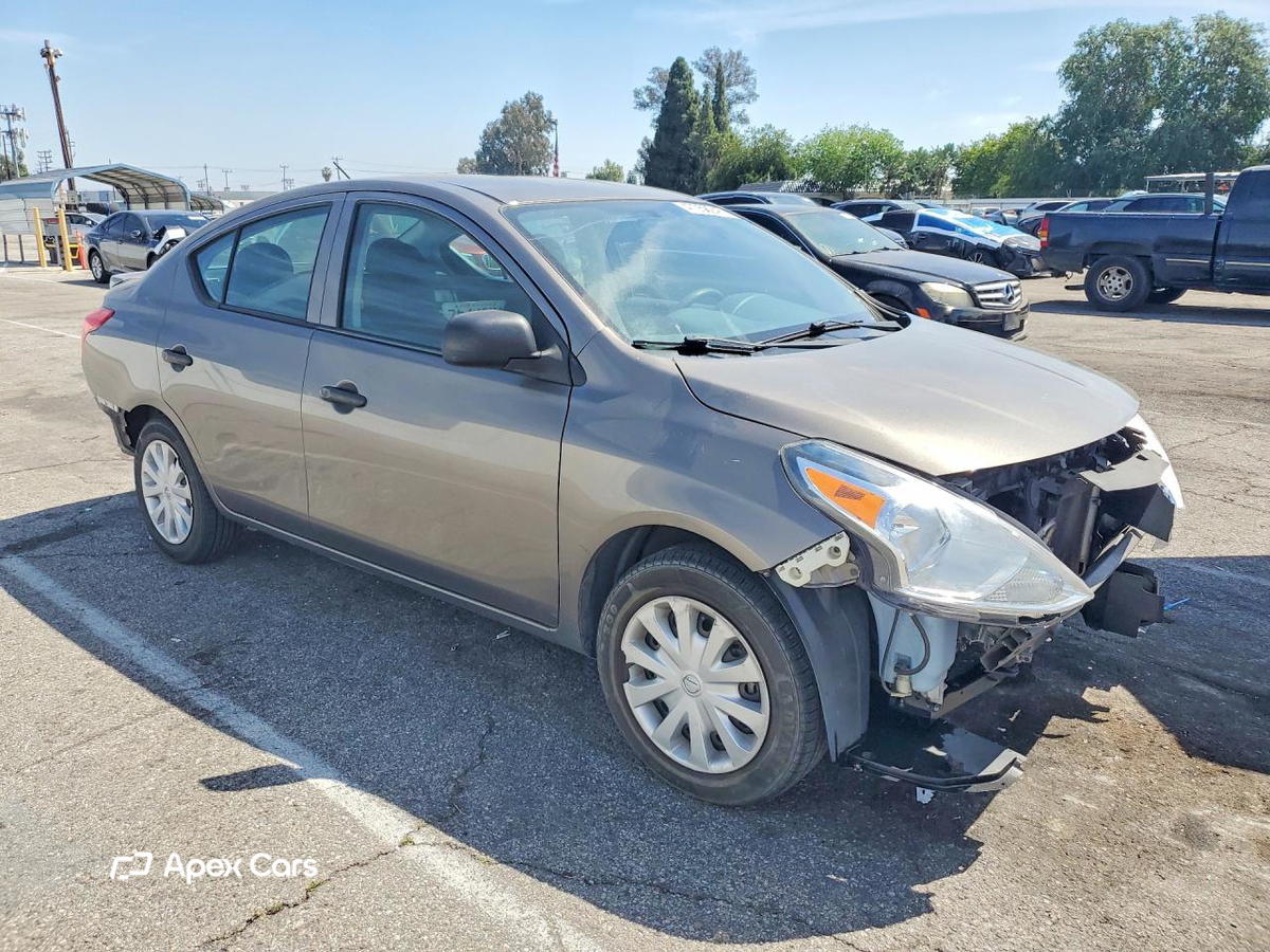 Nissan Versa 2015