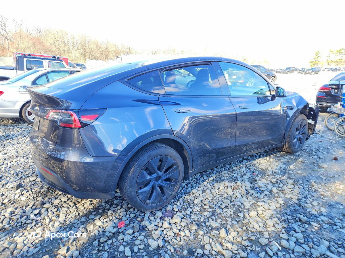 Tesla Model Y 2025